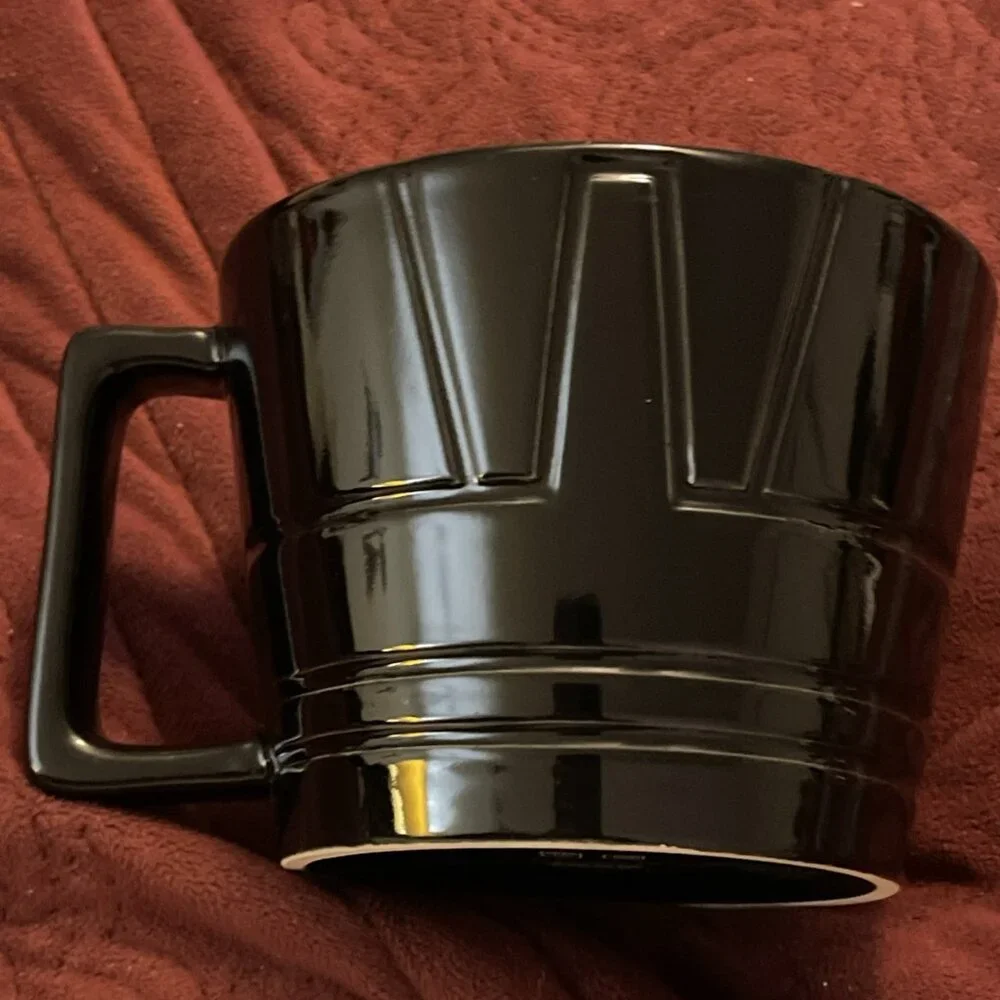 HALLMARK Raised DARTH VADER Mask In Coffee‎ Soup Mug 20 Oz Large Star Wars Black